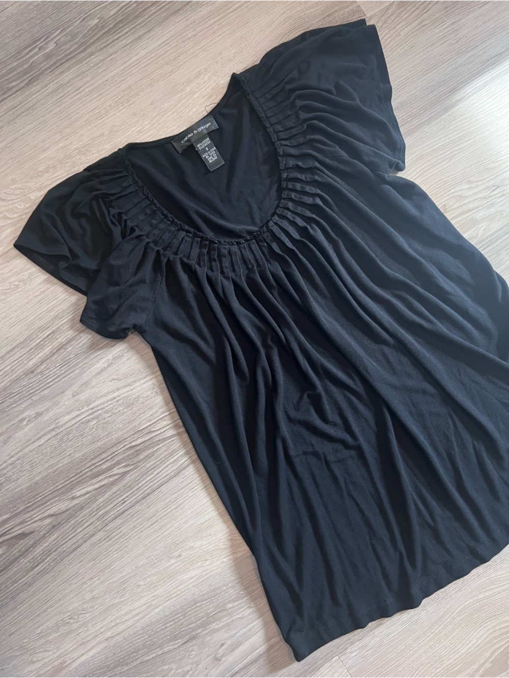 Cable & Gauge Women’s Black Short Sleeved Ruched Top